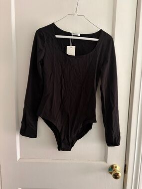 Women's Black Long-Sleeve Scoop Neck Bodysuit